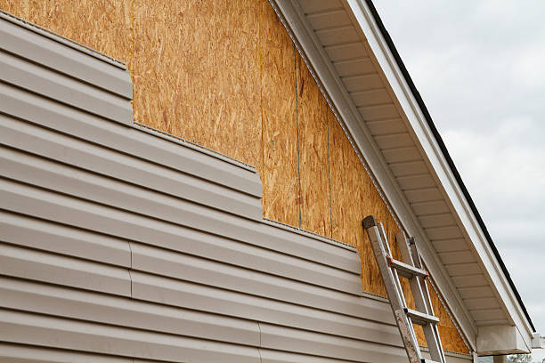 Professional Siding Replacement technician working in Jonesboro, IN